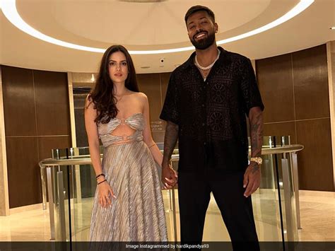 hardik pandya wife name engagement